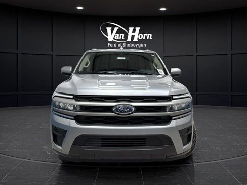 Used 2024 Ford Expedition Max XLT image 2