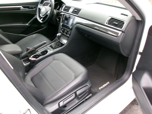 Used 2016 Volkswagen Passat 1.8T SE image 9