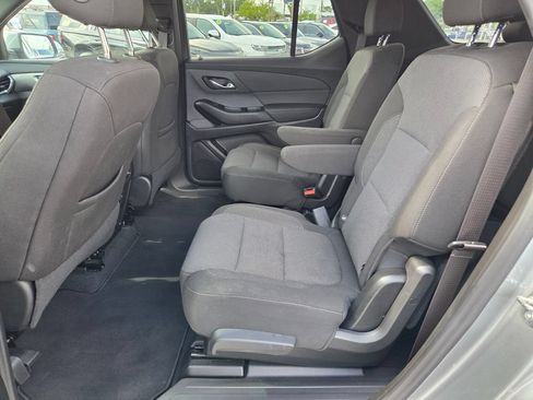 Used 2023 Chevrolet Traverse LT FWD image 7