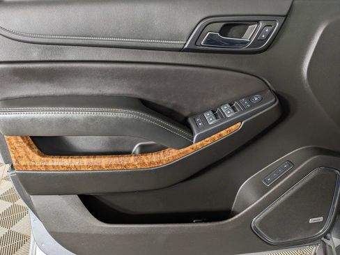 Used 2019 Chevrolet Suburban Premier image 16