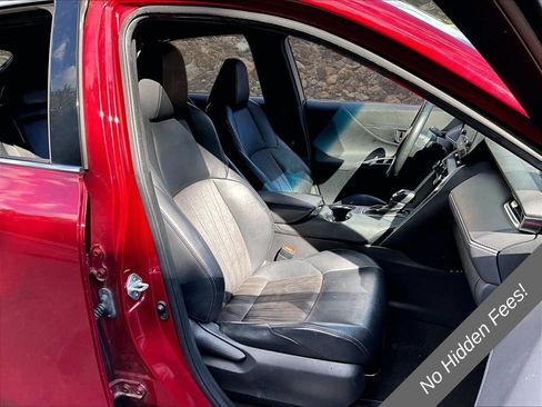 Used 2021 Toyota Venza XLE w/ Carpet Mat Package (TMS) AWD/4WD image 6