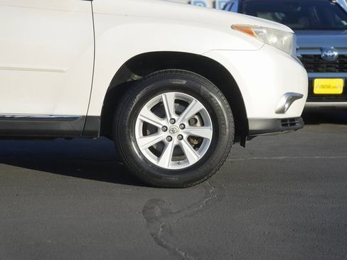 Used 2013 Toyota Highlander Plus image 4