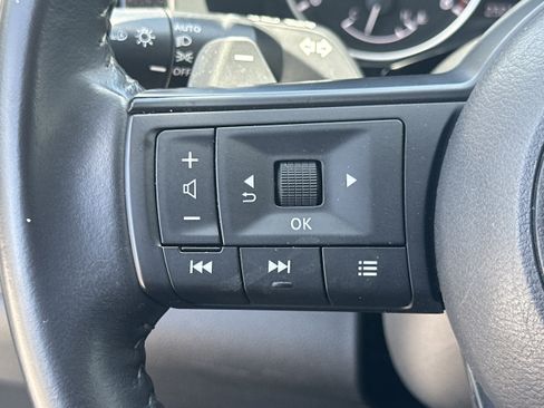 Used 2025 Nissan Pathfinder SV FWD image 25
