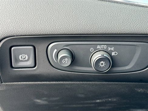 Used 2020 Buick Enclave Essence image 10