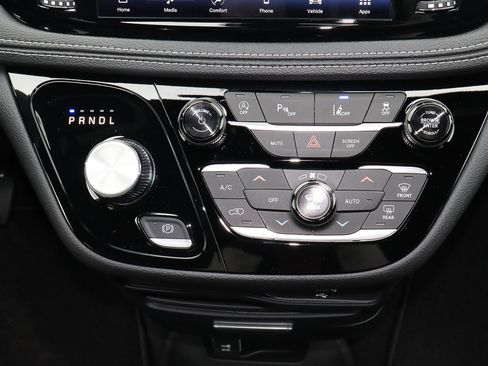 New 2026 Chrysler Pacifica Select image 24