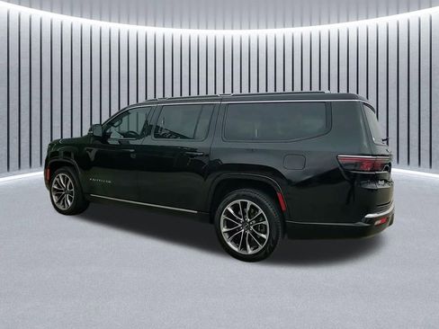 Used 2024 Jeep Wagoneer L Series III w/ Premium Group I image 12