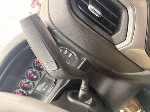 Used 2022 Chevrolet Silverado 2500 Custom w/ Custom Convenience Package image 22