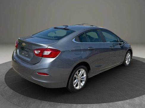 Used 2019 Chevrolet Cruze LT w/ Convenience Package FWD image 6