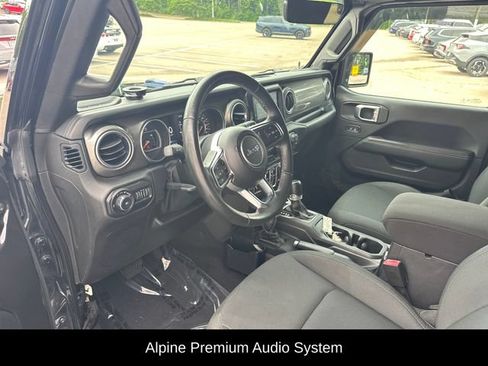 Used 2018 Jeep Wrangler Unlimited Sahara AWD/4WD image 7