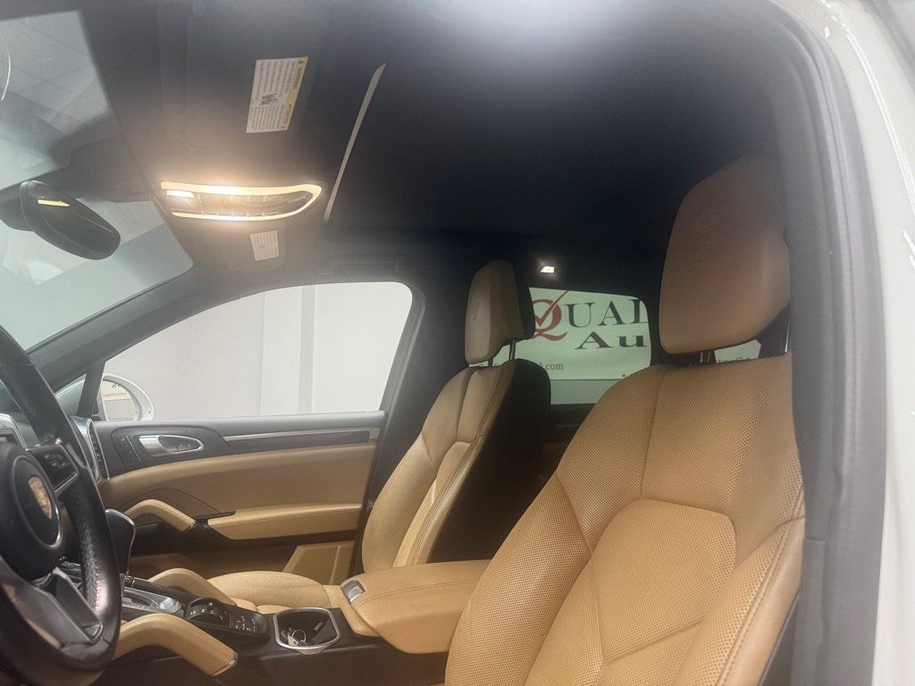 Used 2016 Porsche Cayenne AWD/4WD image 13