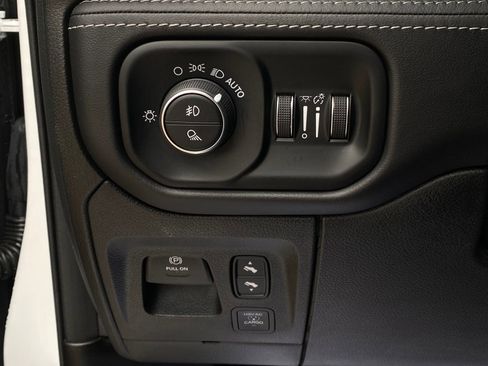 Used 2025 RAM 1500 Limited w/ Body Color Bumper Group image 28