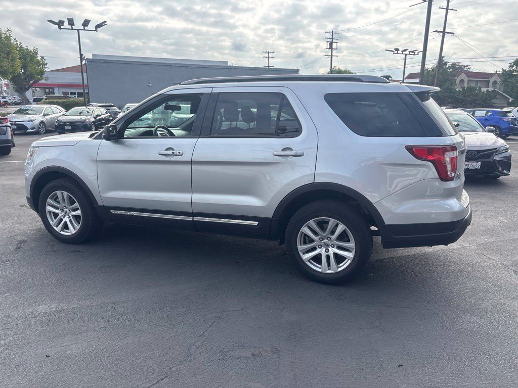 Used 2018 Ford Explorer XLT AWD/4WD image 7