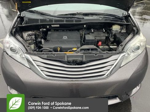 Used 2015 Toyota Sienna XLE image 38