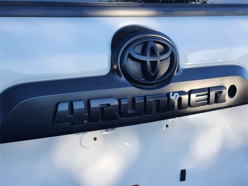 Used 2018 Toyota 4Runner TRD Off-Road image 10