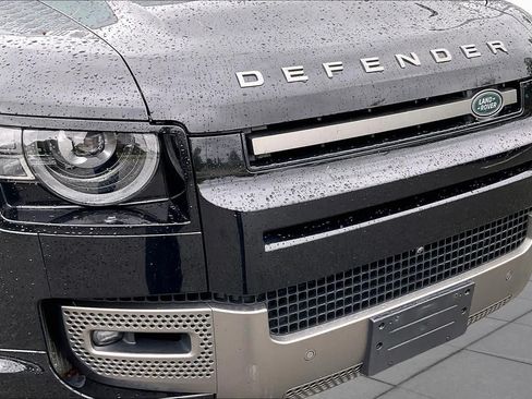Used 2025 Land Rover Defender 110 X-Dynamic SE AWD/4WD image 30