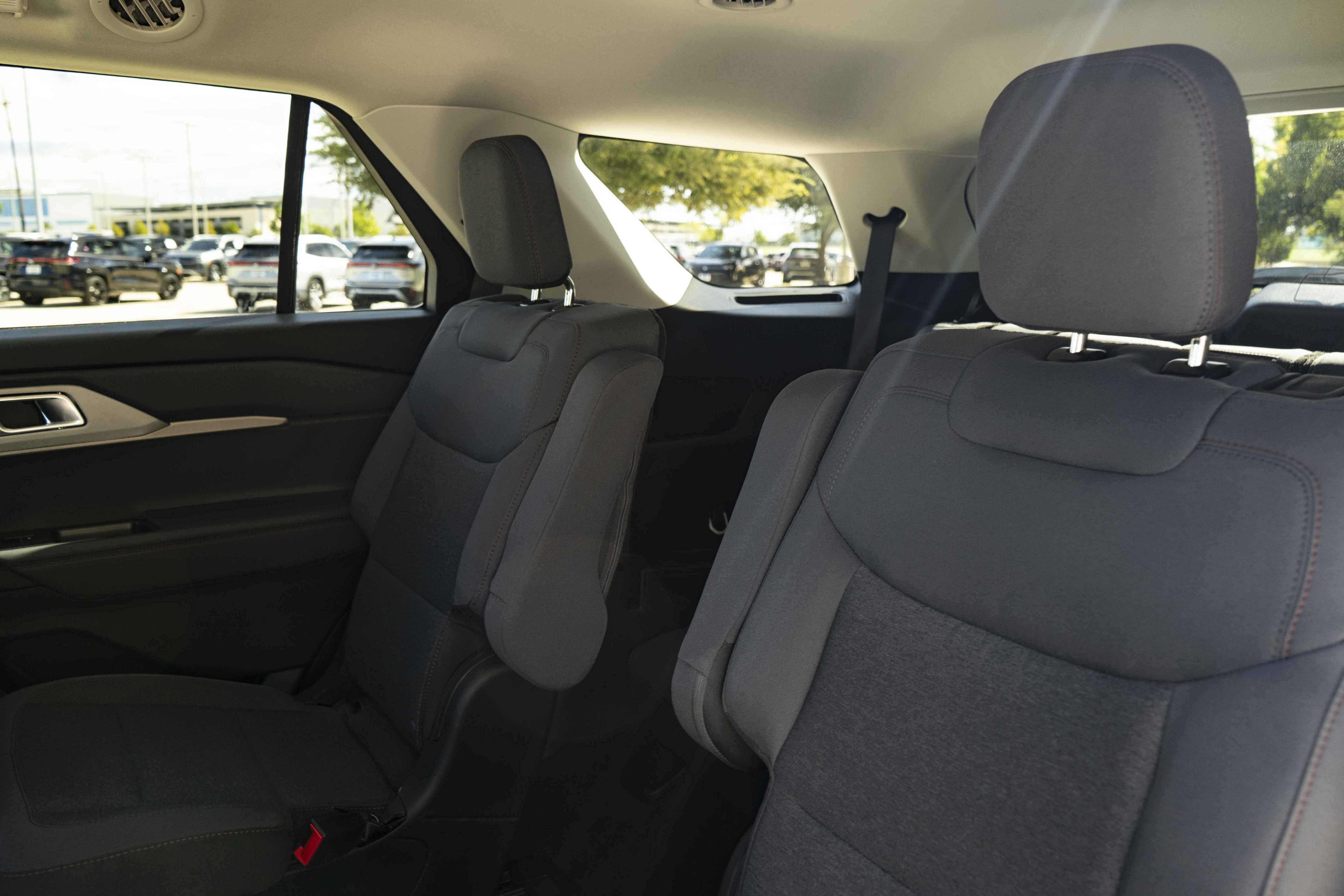 Used 2026 Ford Explorer Active RWD image 17