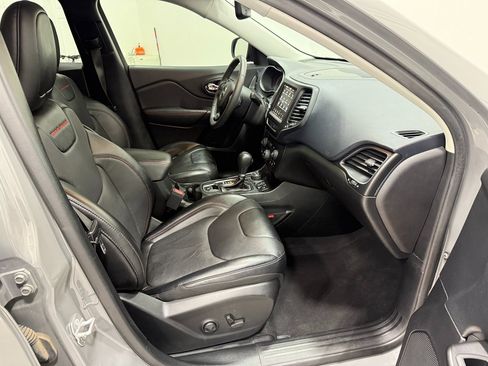 Used 2022 Jeep Cherokee Trailhawk w/ Sound & Nav Group image 27