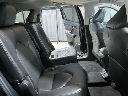 Used 2023 Toyota Highlander XLE image 13