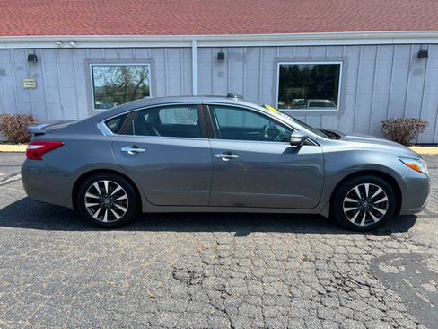 Used 2016 Nissan Altima 2.5 SL w/ 2.5 Technology Package FWD image 4