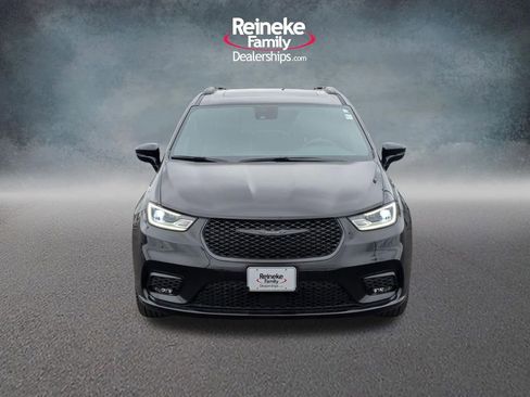 Used 2026 Chrysler Pacifica Limited w/ S Appearance Package image 2