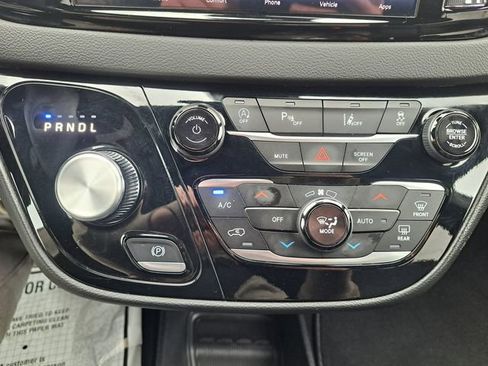 Used 2025 Chrysler Pacifica Select FWD image 23