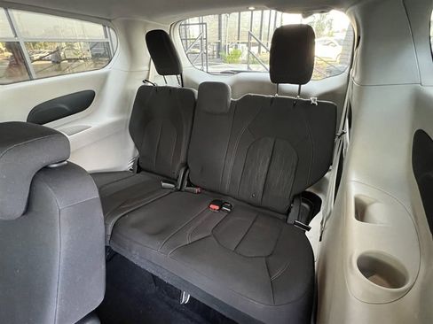 Used 2018 Chrysler Pacifica Touring Plus w/ Tire & Wheel Group image 15