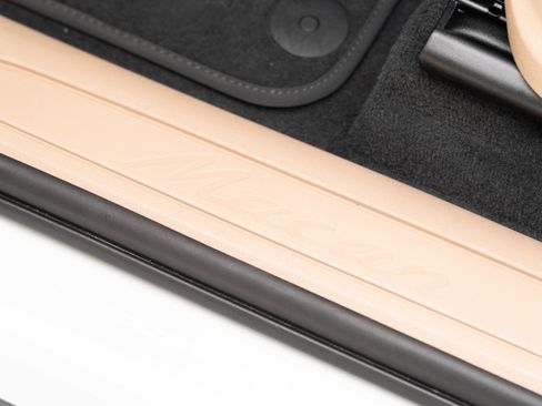 Used 2025 Porsche Macan image 14