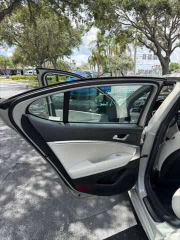 Used 2025 Genesis G70 2.5T RWD image 14