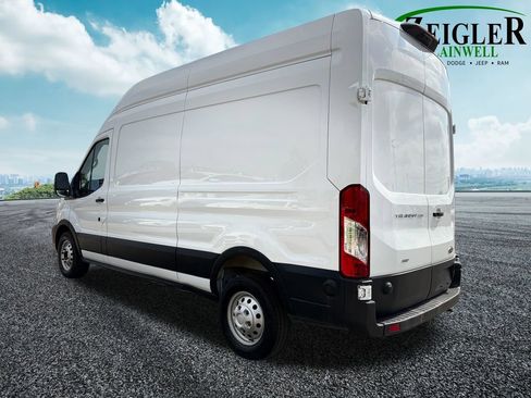 Used 2025 Ford Transit 250 148 High Roof AWD image 3