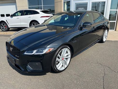 Used 2022 Jaguar XF R-Dynamic SE image 2