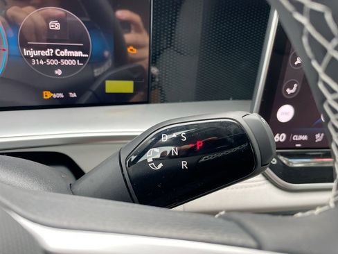 New 2025 Volkswagen Tiguan SE image 44