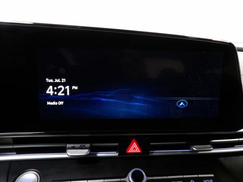 Used 2025 Hyundai Elantra SEL FWD image 16