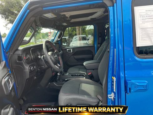 Used 2024 Jeep Wrangler Unlimited Rubicon w/ Convenience Group AWD/4WD image 11