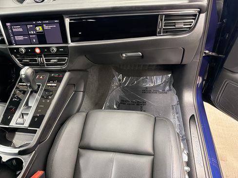 Certified 2026 Porsche Macan Turbo AWD/4WD image 18
