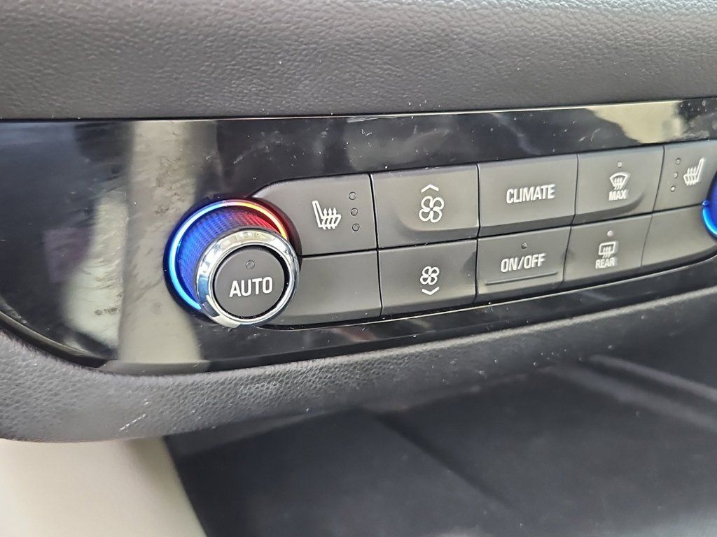 Used 2019 Buick Enclave Essence FWD image 18