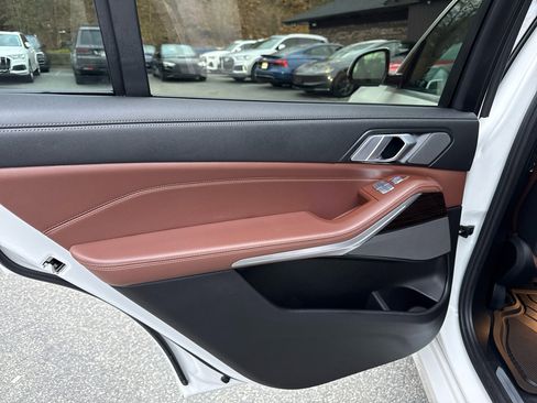 Used 2020 BMW X7 xDrive40i w/ Premium Package image 38