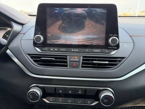 Used 2022 Nissan Altima 2.5 SR FWD image 8