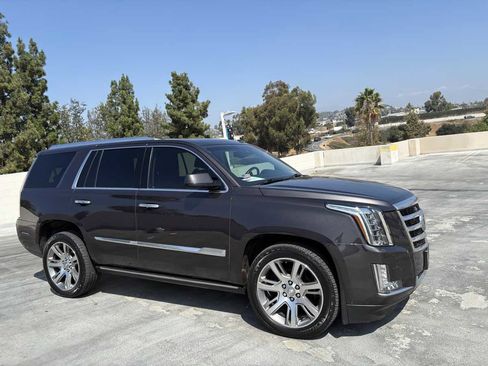 Used 2015 Cadillac Escalade Premium image 41