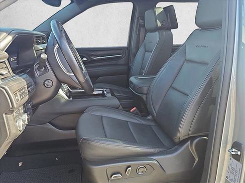 Used 2024 GMC Yukon XL Denali w/ Advanced Technology Package image 16