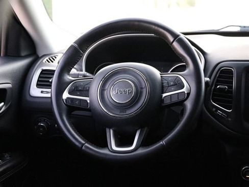 Used 2018 Jeep Compass Latitude FWD image 22