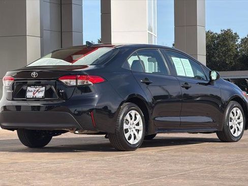 Certified 2025 Toyota Corolla LE image 4