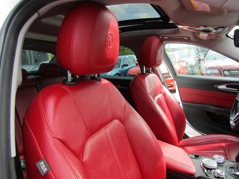 Used 2018 Alfa Romeo Giulia AWD image 17