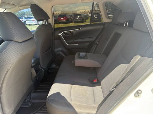 Used 2020 Toyota RAV4 LE FWD image 25