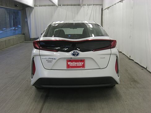 Certified 2021 Toyota Prius Prime XLE image 26