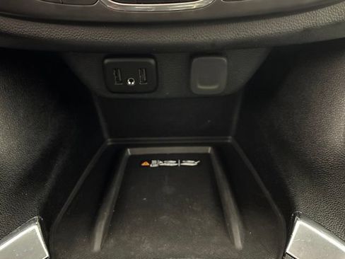 Used 2022 Chevrolet Traverse LT AWD/4WD image 43
