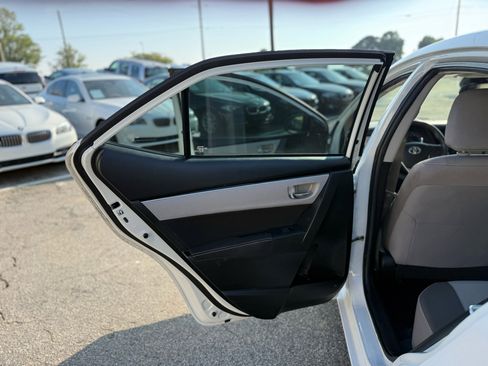 Used 2019 Toyota Corolla LE image 23