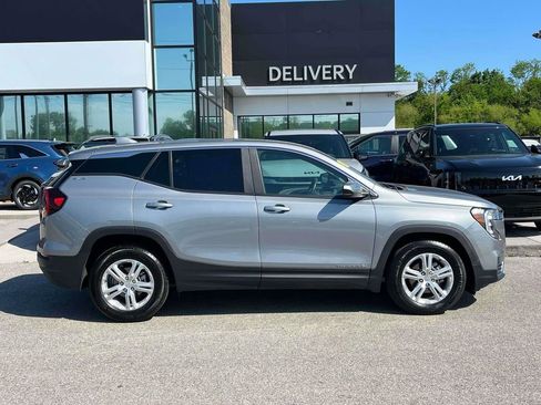 Used 2024 GMC Terrain SLE FWD image 25