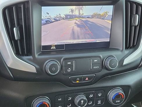 Used 2023 GMC Terrain SLT w/ Infotainment Package II image 11