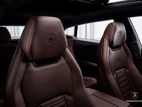 Used 2025 Lamborghini Urus SE image 43