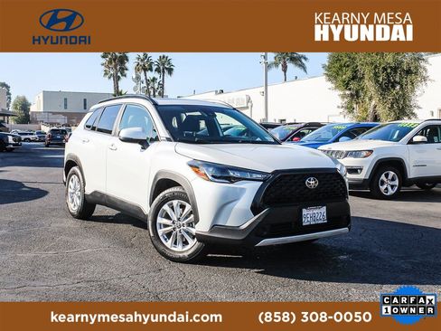 Used 2022 Toyota Corolla Cross LE image 1